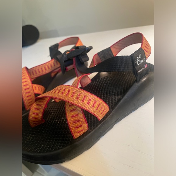 Barely used women’s Chaco sandals - Picture 2 of 5
